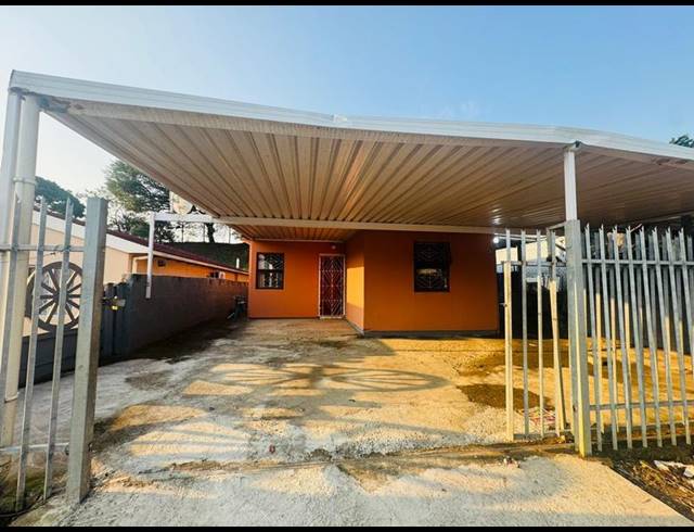 4 BEDROOM HOUSE FOR SALE IN NEWLANDS WEST